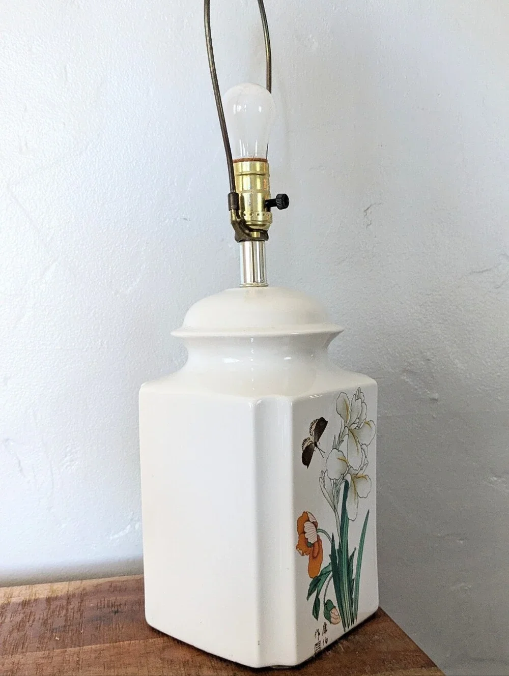 Vintage Cream Ceramic Table Lamp Floral Butterfly Design 23